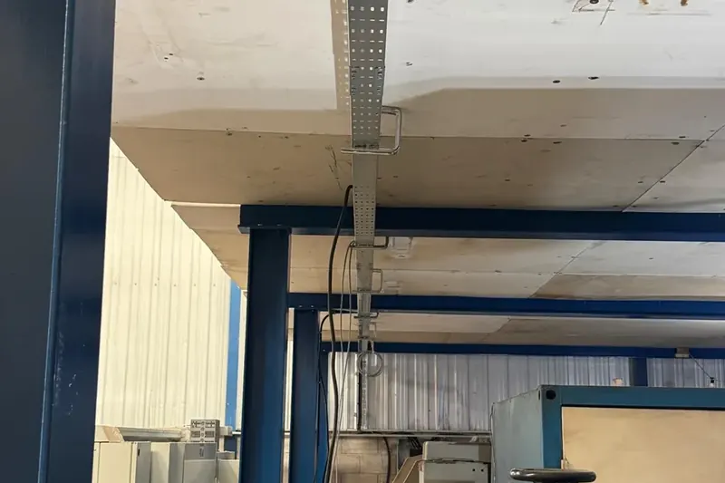Cable tray and distribution board