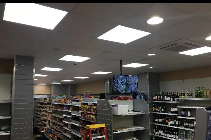 Retail lighting installation
