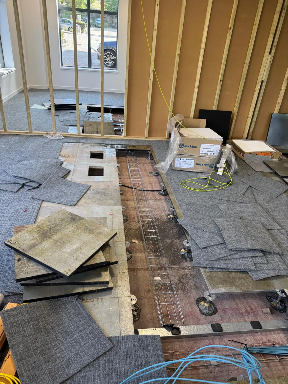 Underfloor data cabling and containment