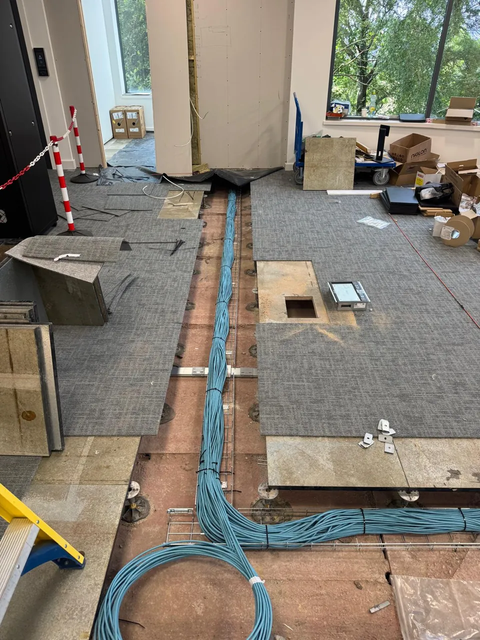 Underfloor data cabling and containment