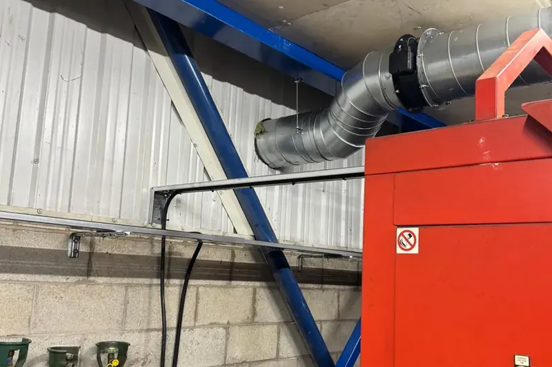 Workshop power distribution and containment