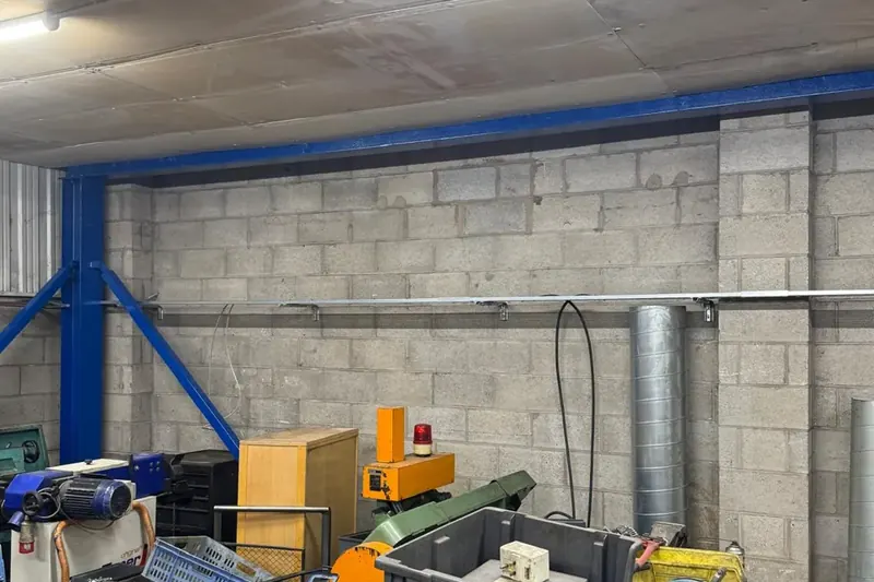 Workshop power distribution and containment