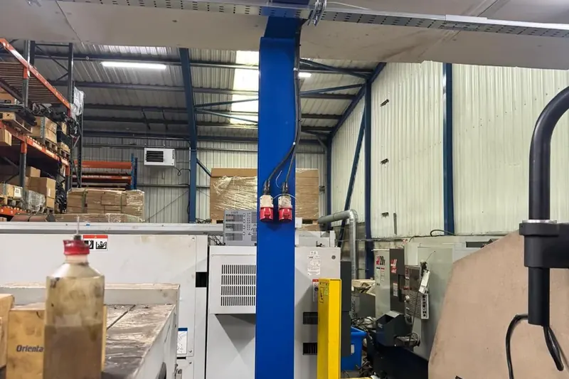 Workshop power distribution and containment